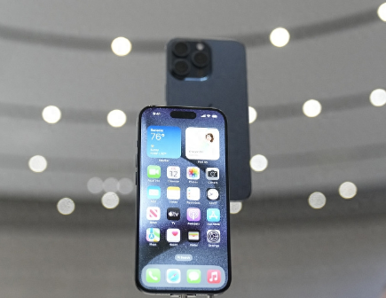 东成镇Apple维修站分享买iPhone15还是华为Mate60 